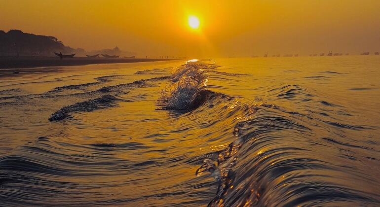 غروب الشمس على شاطئ كوكاتا في بنغلاديش.